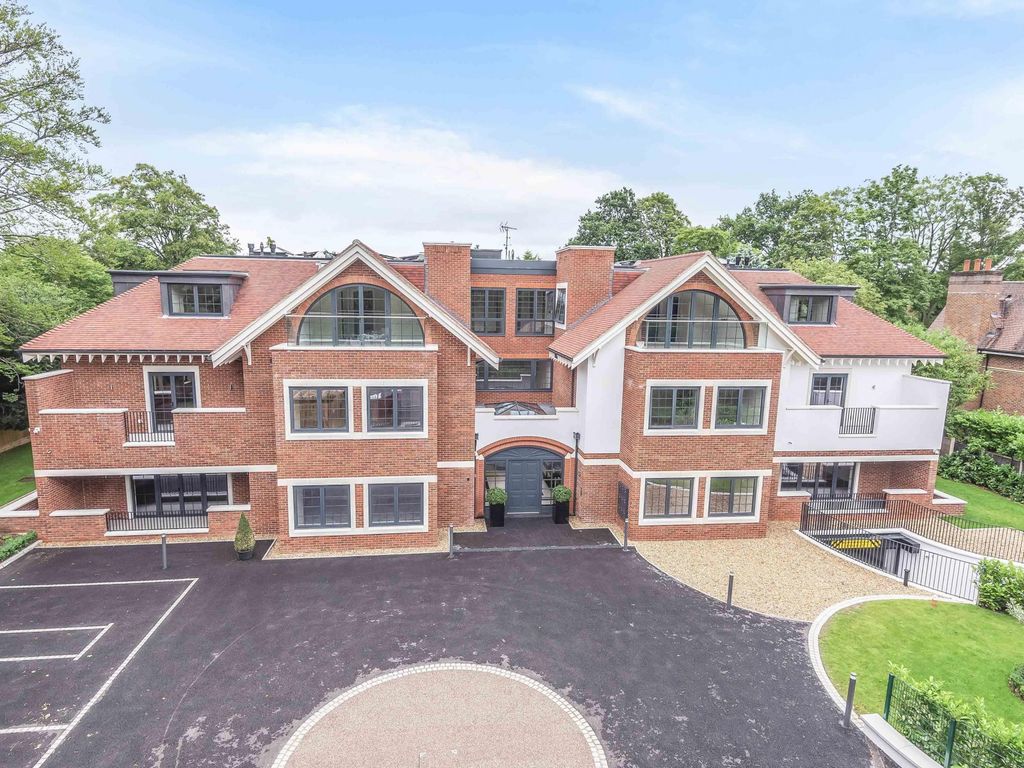 New home, 3 bed flat for sale in Penn Road, Beaconsfield, Buckinghamshire HP9, £1,995,000