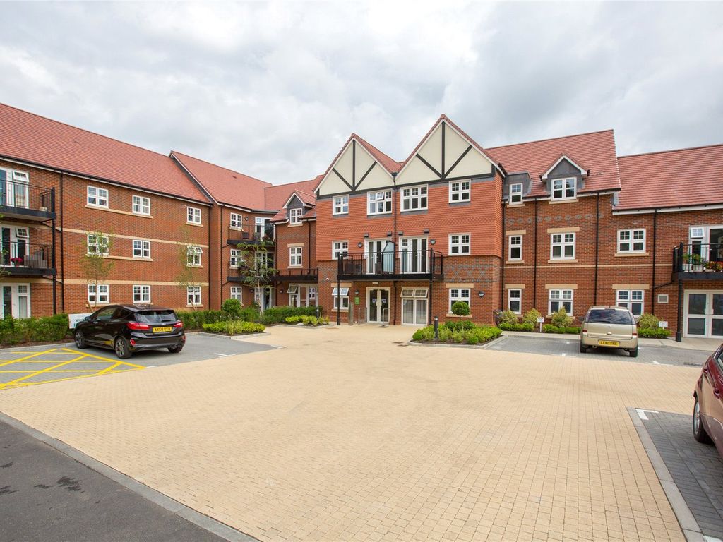 1 bed flat for sale in Rutherford House, Marple Lane, Chalfont St. Peter, Buckinghamshire SL9, £375,000