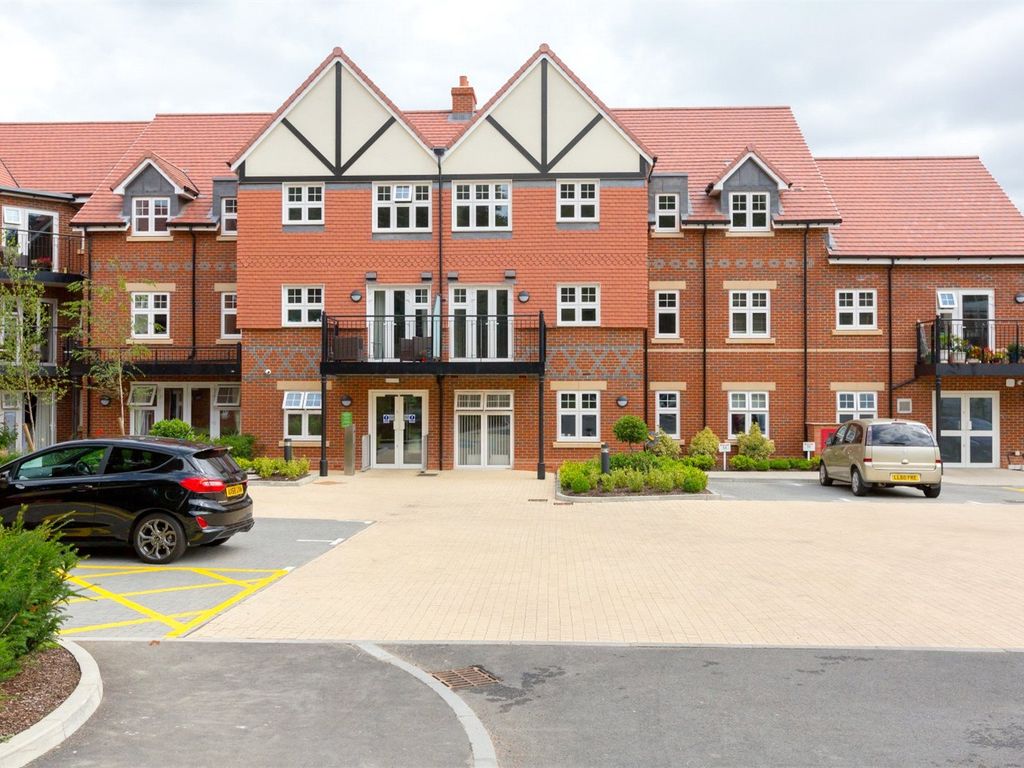 1 bed flat for sale in Rutherford House, Marple Lane, Chalfont St. Peter, Buckinghamshire SL9, £375,000