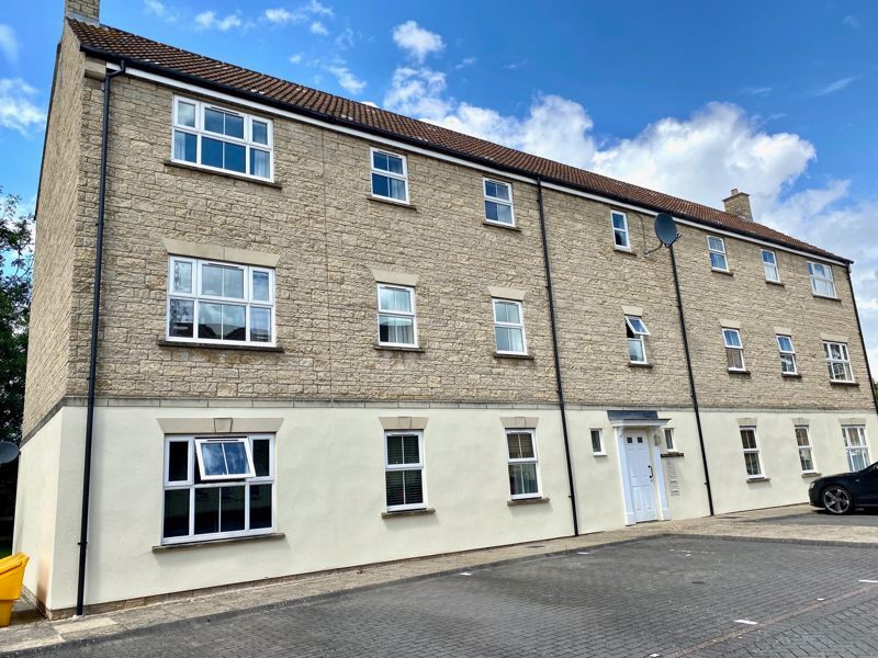 2 bed flat to rent in Kingfisher Court, Calne SN11, £850 pcm