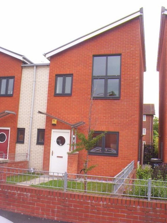 3 bed semi-detached house to rent in Newcastle St, Hulme, Manchester. M15, £1,625 pcm