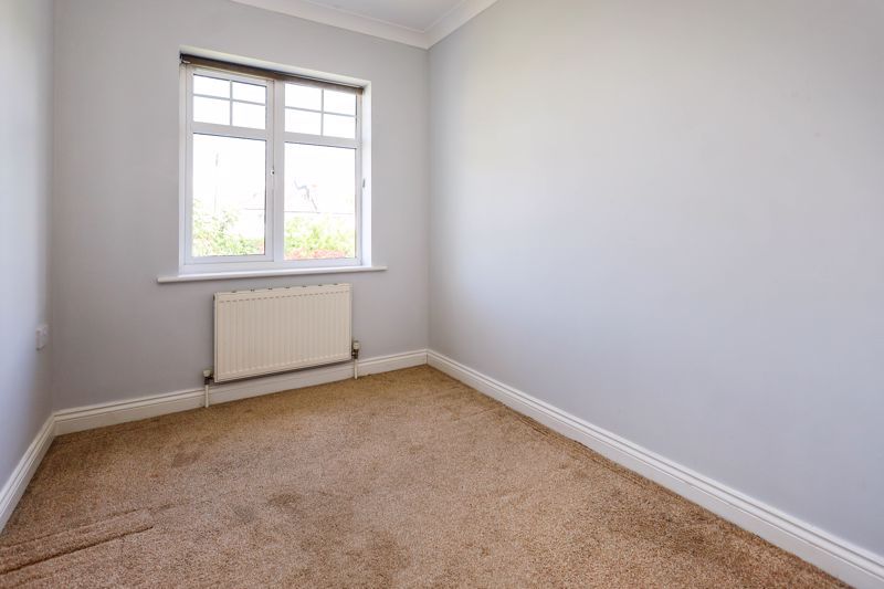 2 bed flat to rent in Lowther Road, Bournemouth BH8, £1,100 pcm