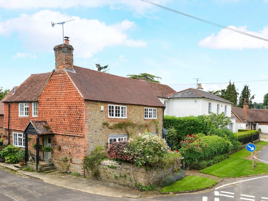 4 bed detached house for sale in Godalming, Surrey GU7, £875,000