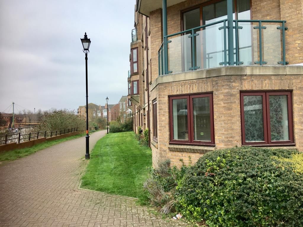 2 bed flat to rent in Henry Bird Way, Northampton NN4, £1,150 pcm