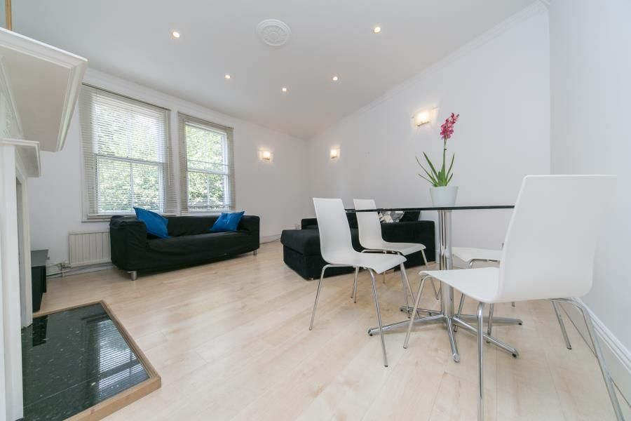2 bed flat to rent in Branch Hill, Hampstead NW3, £2,800 pcm