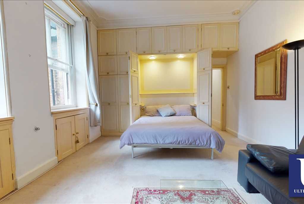 1 bed flat for sale in Hay Hill, London W1J, £749,950