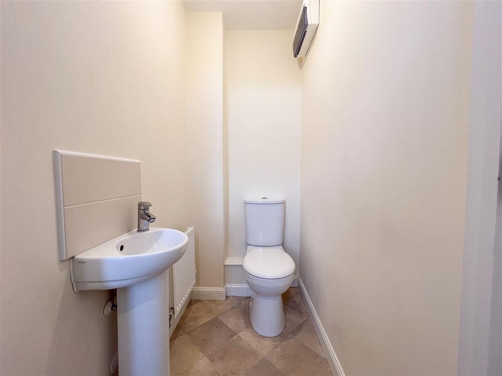 3 bed detached house to rent in Monksway, Monksway, Birmingham B38, £1,700 pcm