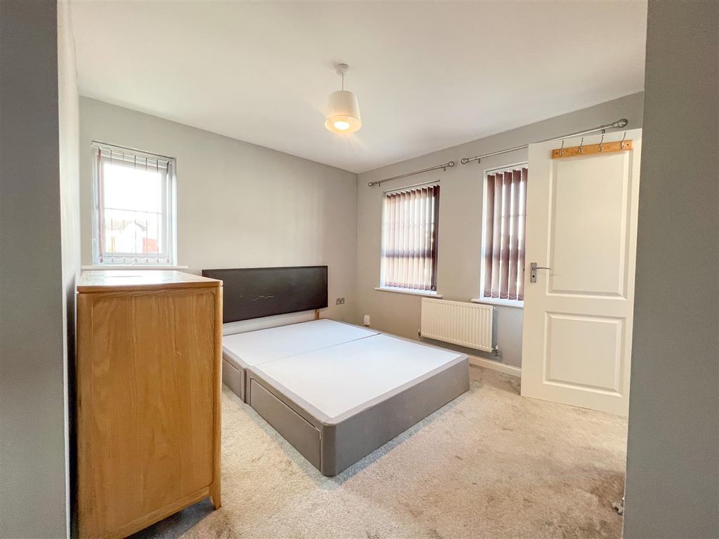 3 bed detached house to rent in Monksway, Monksway, Birmingham B38, £1,700 pcm
