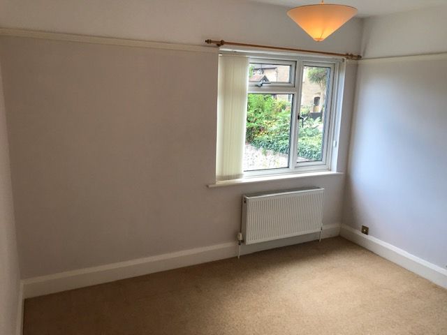 2 bed flat to rent in Lansdowne Road, Worthing BN11, £1,200 pcm
