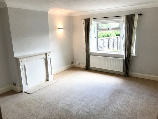2 bed flat to rent in Lansdowne Road, Worthing BN11, £1,200 pcm