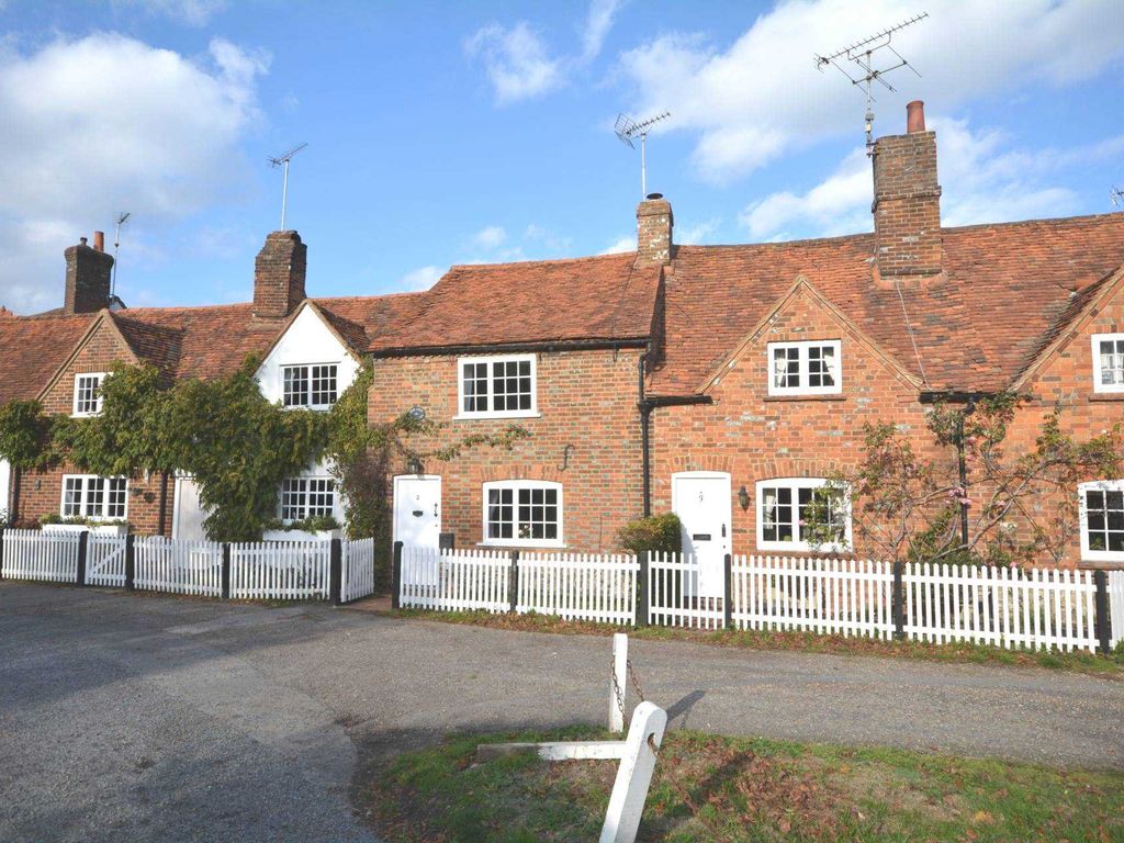 1 bed cottage to rent in Little Missenden, Amersham HP7, £1,700 pcm