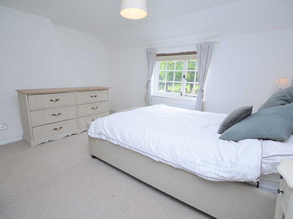 1 bed cottage to rent in Little Missenden, Amersham HP7, £1,700 pcm