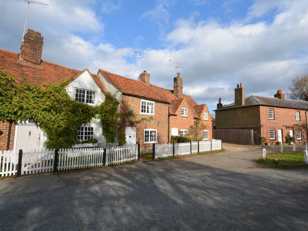 1 bed cottage to rent in Little Missenden, Amersham HP7, £1,700 pcm