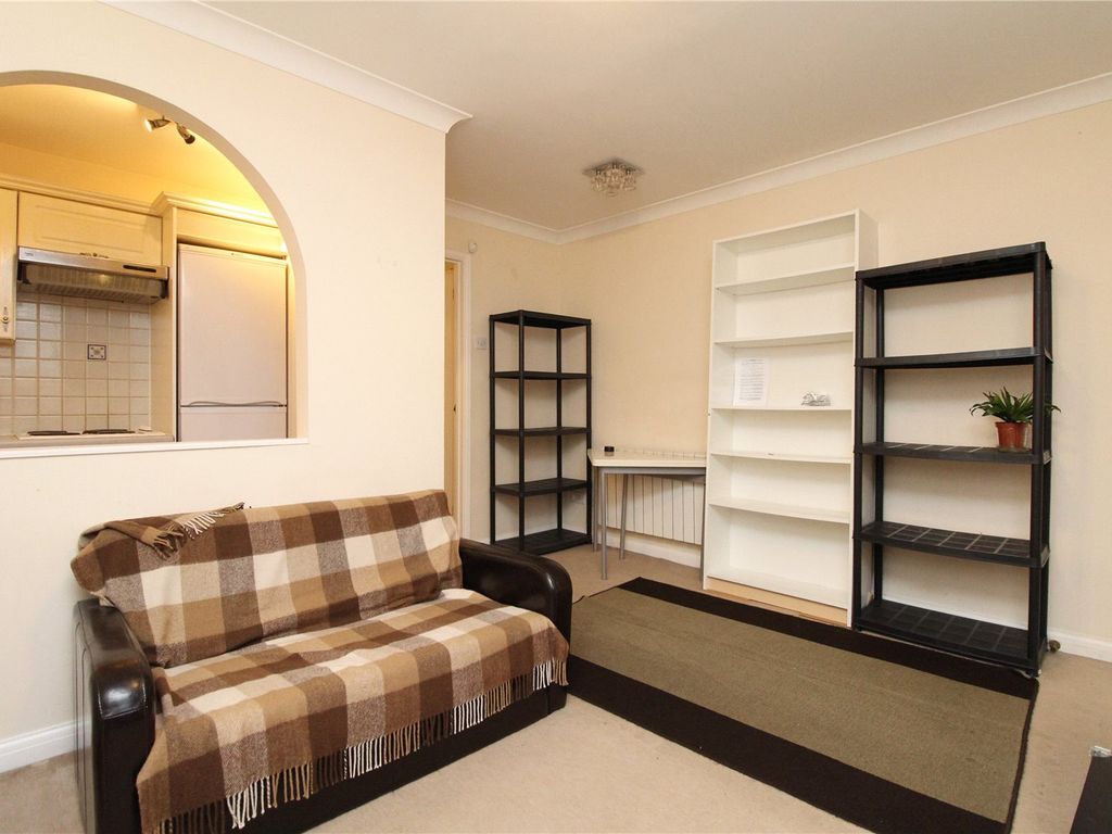 1 bed flat to rent in Dorset Mews, Finchley Central, Finchley N3, £1,500 pcm