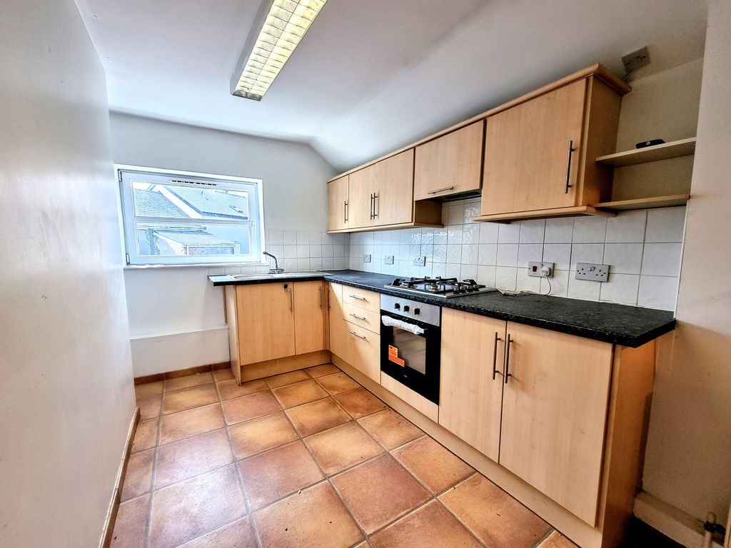 1 bed flat to rent in Commercial Street, Aberdare CF44, £550 pcm