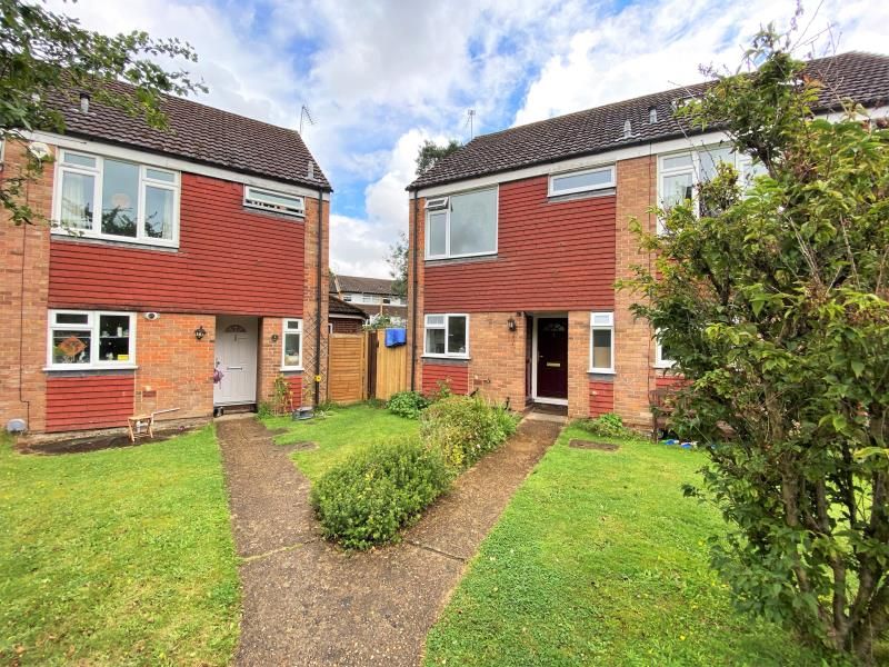 3 bed end terrace house to rent in The Larches, Horsell, Woking GU21, £1,900 pcm