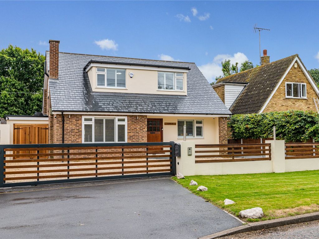 4 bed detached house for sale in Barling Road, Barling Magna SS3, £695,000