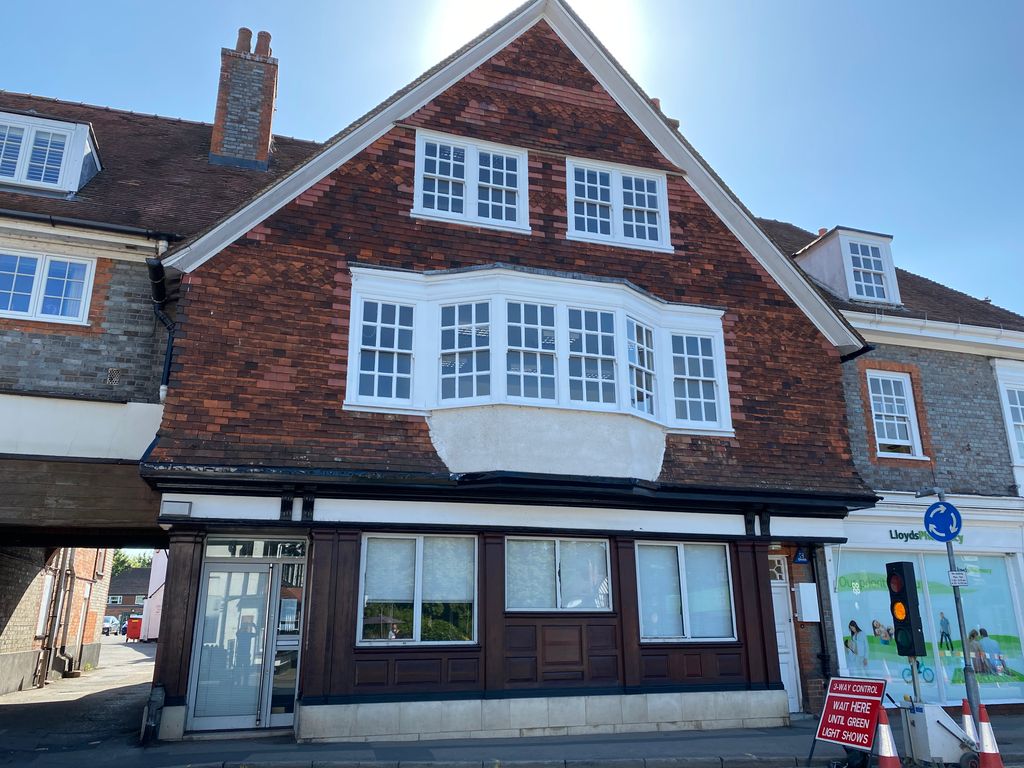 Office to let in The Square, Pangbourne RG8, £25,000 pa
