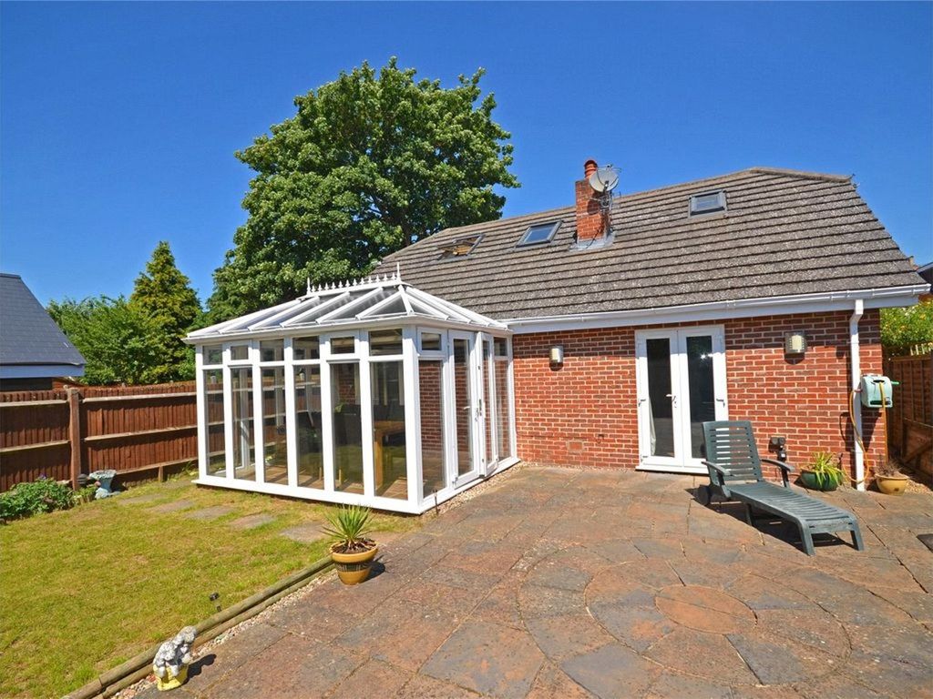 3 bed detached bungalow for sale in Victoria Road, Tilehurst, Reading RG31, £545,000