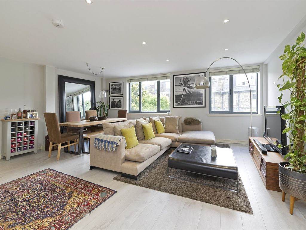 1 bed flat for sale in Latimer Road, London W10, £525,000