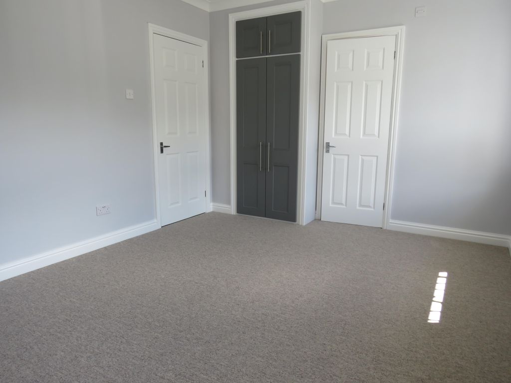 2 bed flat to rent in Newbury, Gillingham SP8, £875 pcm