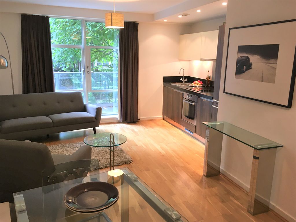 1 bed flat for sale in Wallis House, Great West Road, Brentford TW8, £360,000