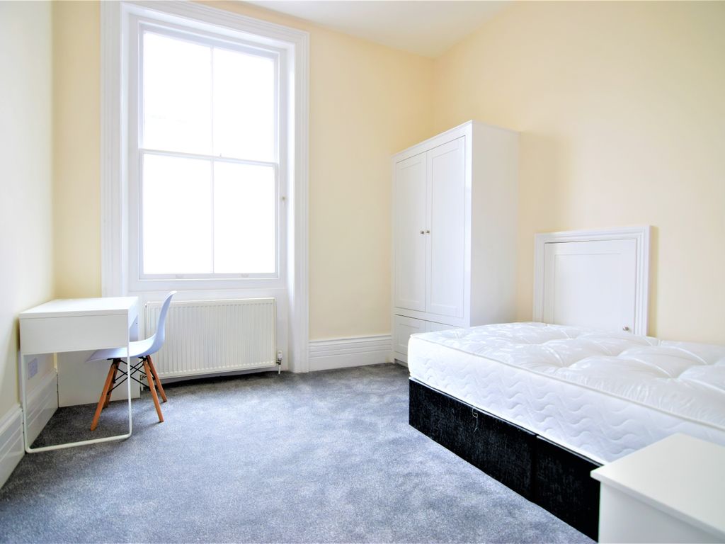 2 bed flat to rent in Eaton Place, Brighton BN2, £2,250 pcm