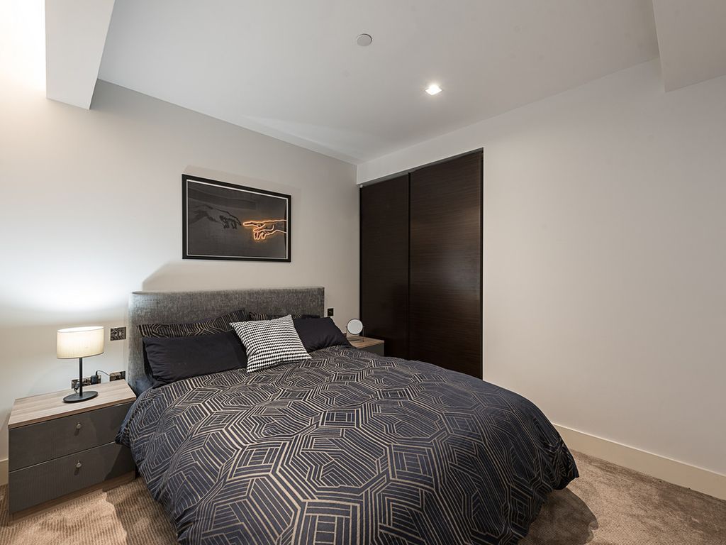 1 bed flat for sale in Corniche, Albert Embankment, London SE1, £725,000