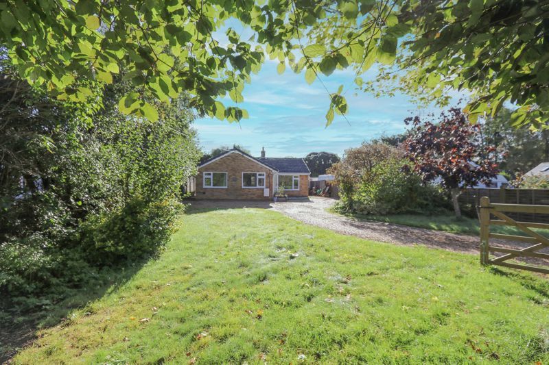 5 bed bungalow for sale in Hill Pound, Swanmore, Southampton SO32, £650,000