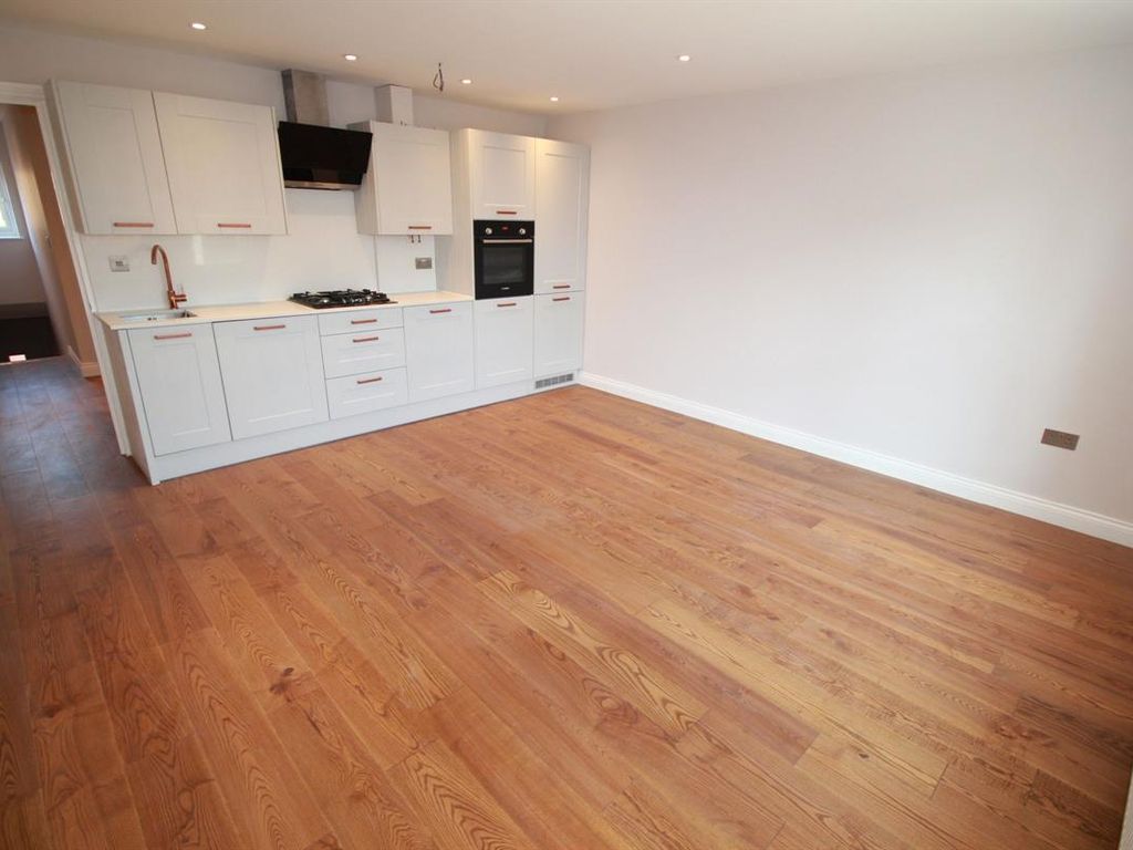 2 bed flat to rent in Station Road, Rickmansworth WD3, £1,700 pcm
