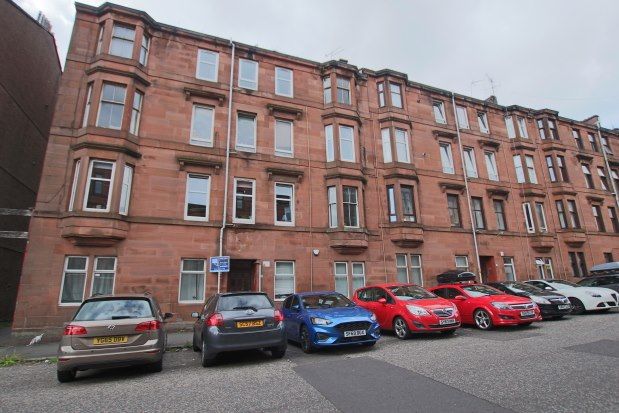 2 bed flat to rent in Northpark Street, Glasgow G20, £900 pcm