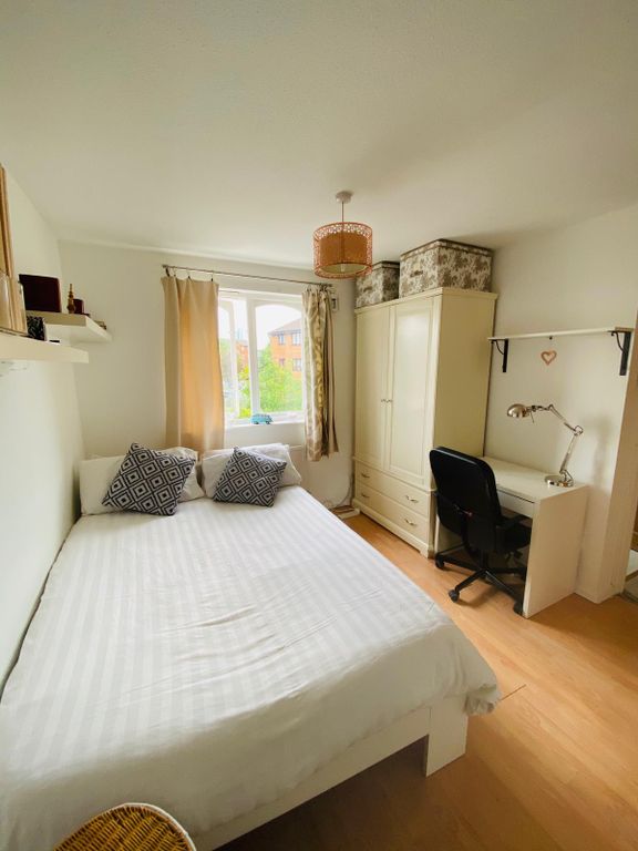 3 bed detached house to rent in Trundleys Road, London SE8, £2,600 pcm