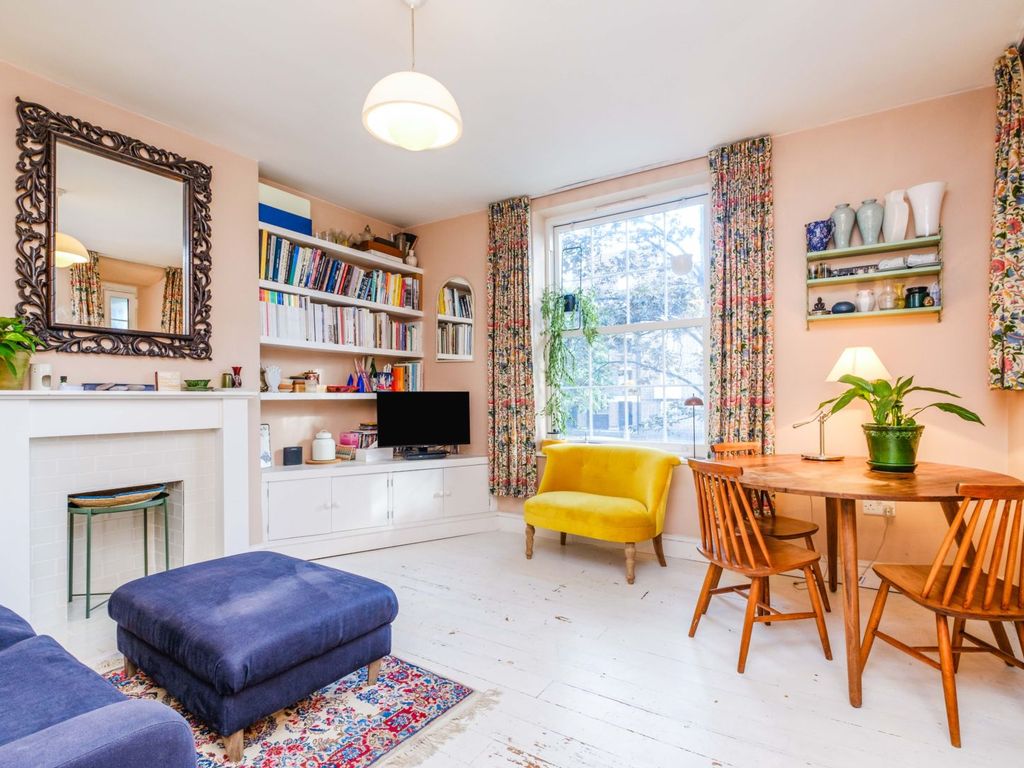 2 bed flat for sale in Tilson Gardens, Brixton SW2, £400,000