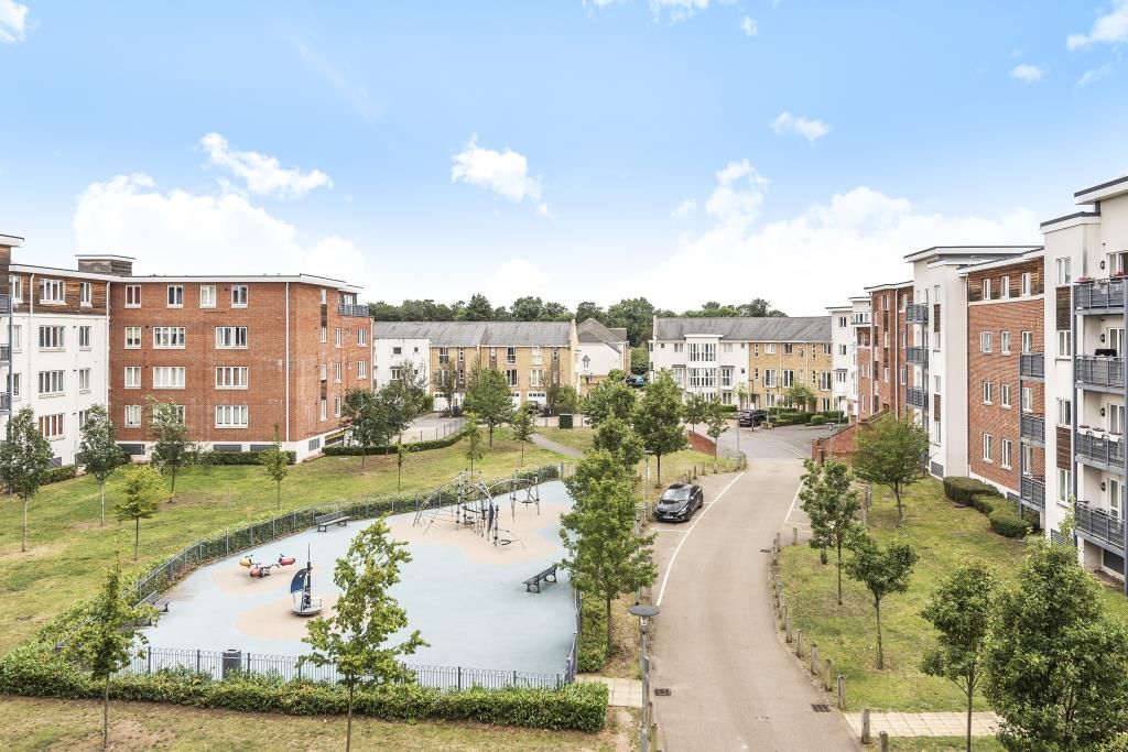 2 bed flat to rent in Maidenhead, Berkshire SL6, £1,800 pcm