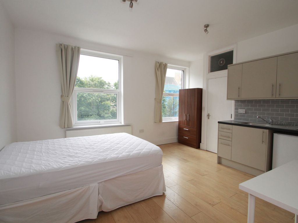 Studio to rent in Holloway Road, Holloway, London N7, £1,170 pcm