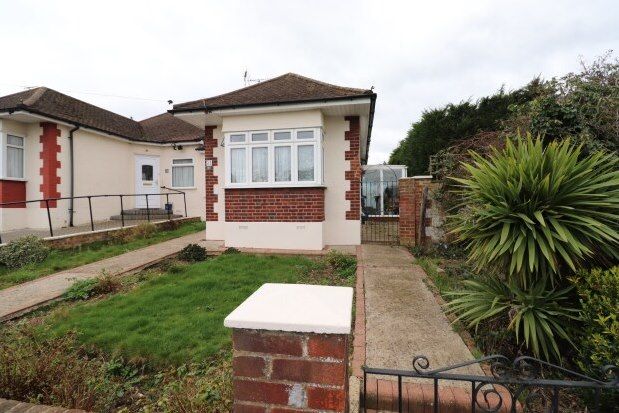 2 bed bungalow to rent in Abbotts Close, Leigh-On-Sea SS9, £1,400 pcm