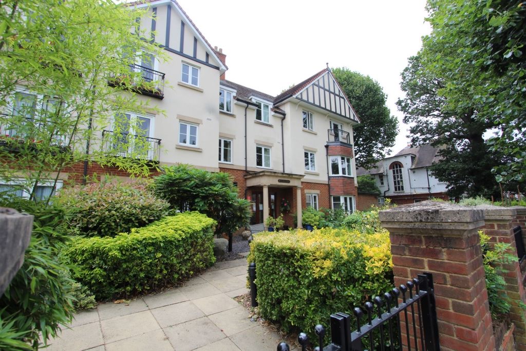 2 bed flat for sale in Bingham Road, Croydon CR0, £310,000