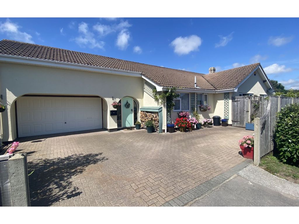 4 bed detached bungalow for sale in Sandford Road, Wareham BH20, £539,000