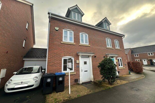 4 bed end terrace house to rent in Canners Way, Stratford-Upon-Avon CV37, £1,650 pcm