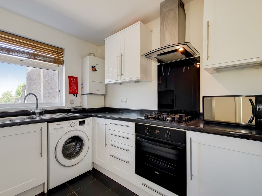 2 bed flat for sale in Bermondsey, London SE16, £379,000
