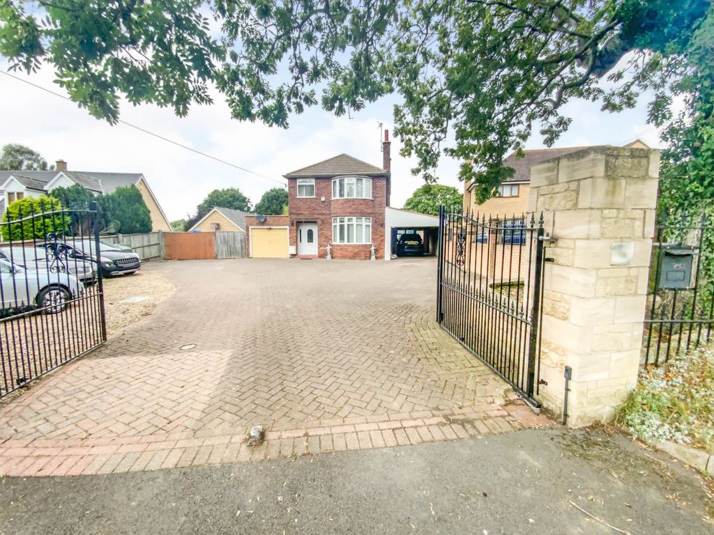 3 bed detached house for sale in Folksworth Road, Norman Cross, Peterborough PE7, £600,000
