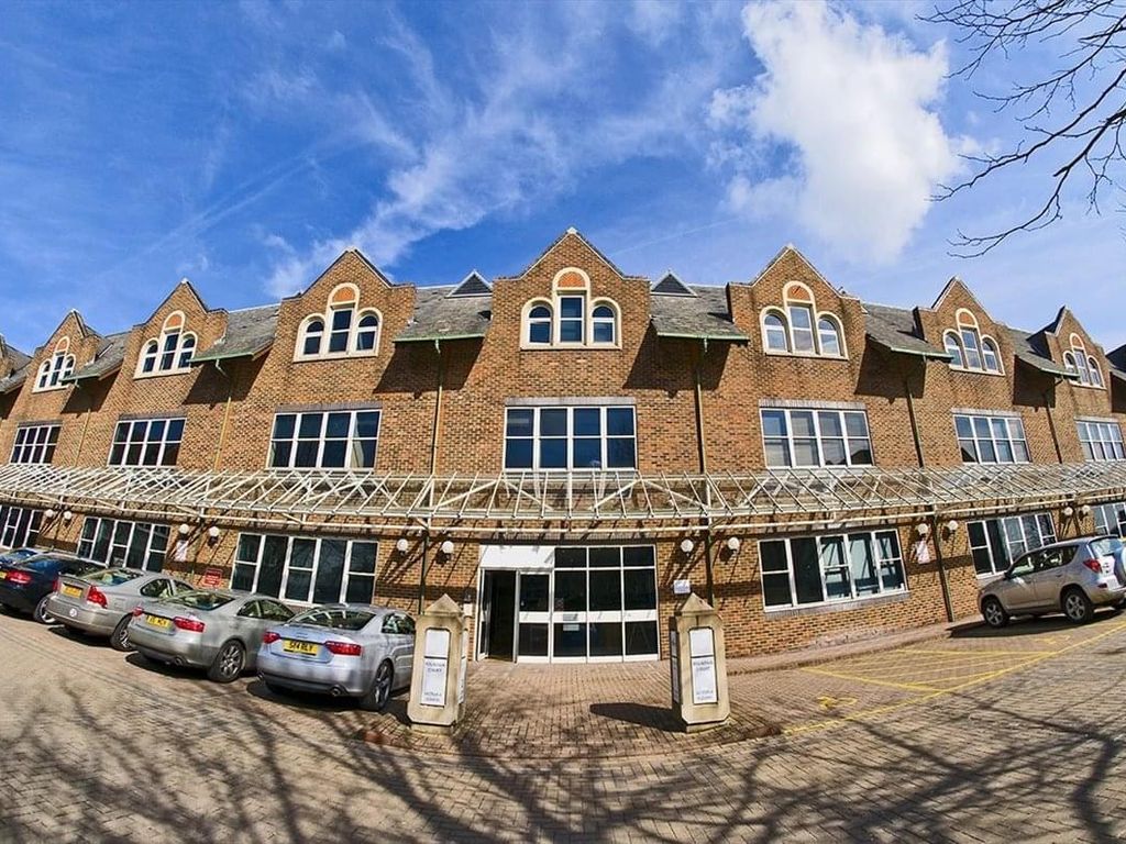 Serviced office to let in Victoria Street, Victoria Square, Fountain Court, St Albans AL1, £2,220 pa