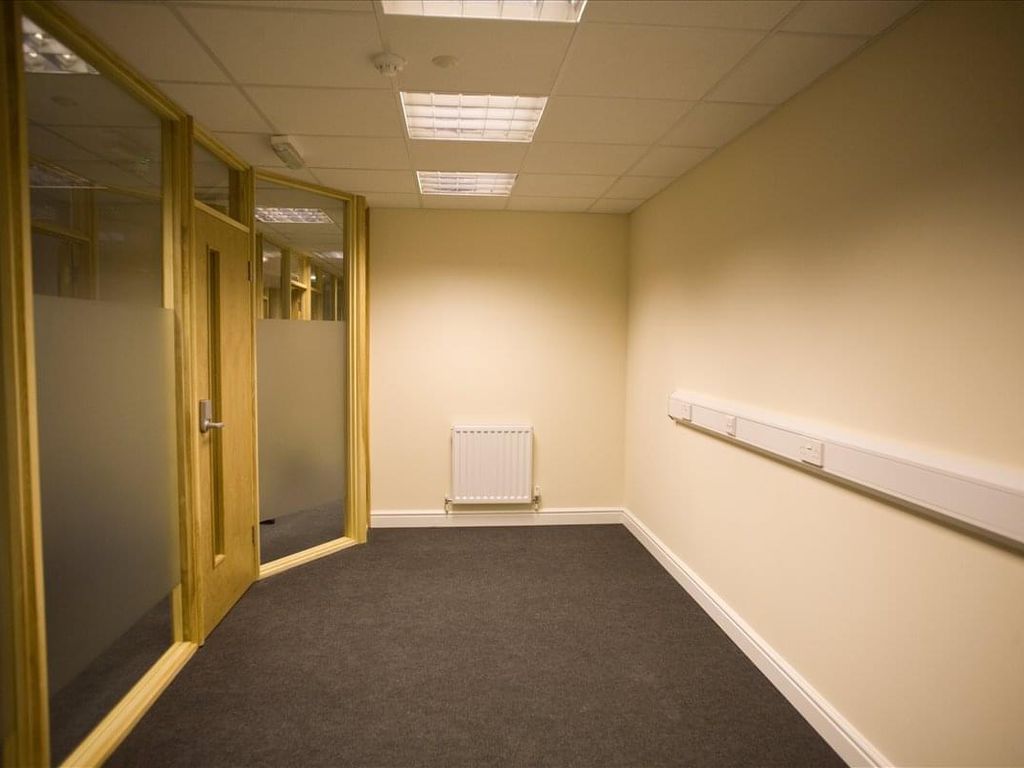 Serviced office to let in 376 Newport Road, Cardiff CF23, £2,400 pa