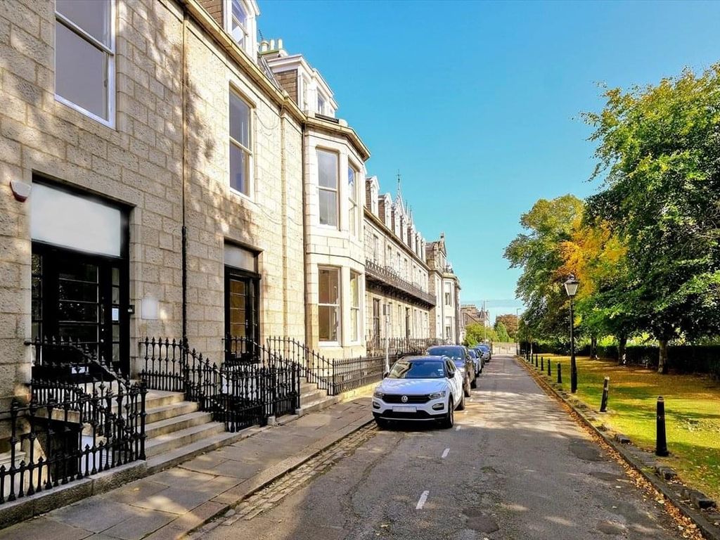 Serviced office to let in 7 Queen's Gardens, Aberdeen AB15, £2,460 pa