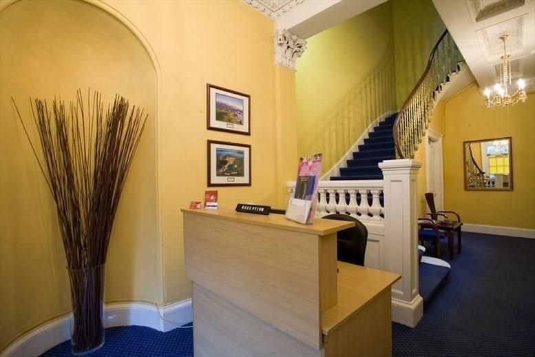 Serviced office to let in 9 Newton Place, Glasgow G3, £540 pa