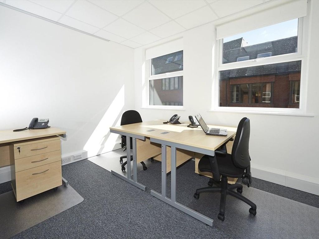 Serviced office to let in 7 Paynes Park, Hitchin SG5, £3,000 pa