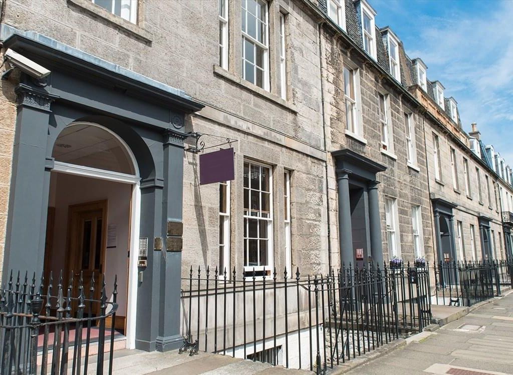 Serviced office to let in 16 Forth Street, Edinburgh EH1, £2,700 pa