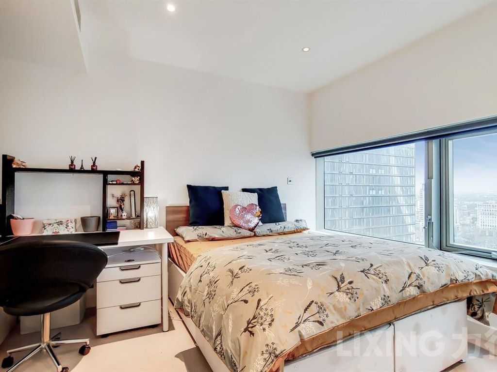 2 bed flat for sale in Marsh Wall, London E14, £730,000