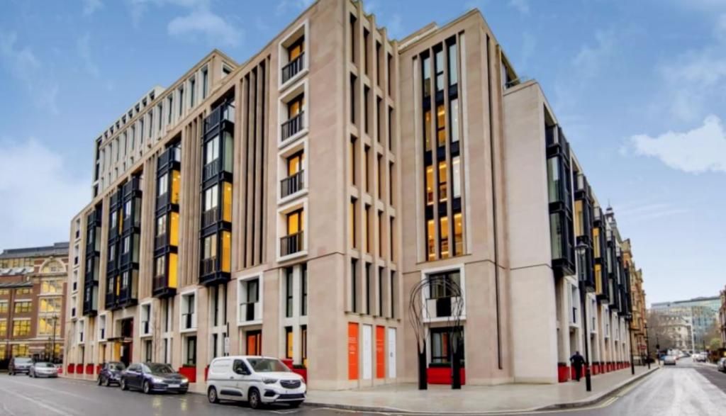 1 bed flat for sale in Lincoln Square, London WC2A, £1,700,000