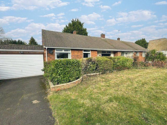 3 bed bungalow to rent in Garnetts, Takeley CM22, £1,600 pcm